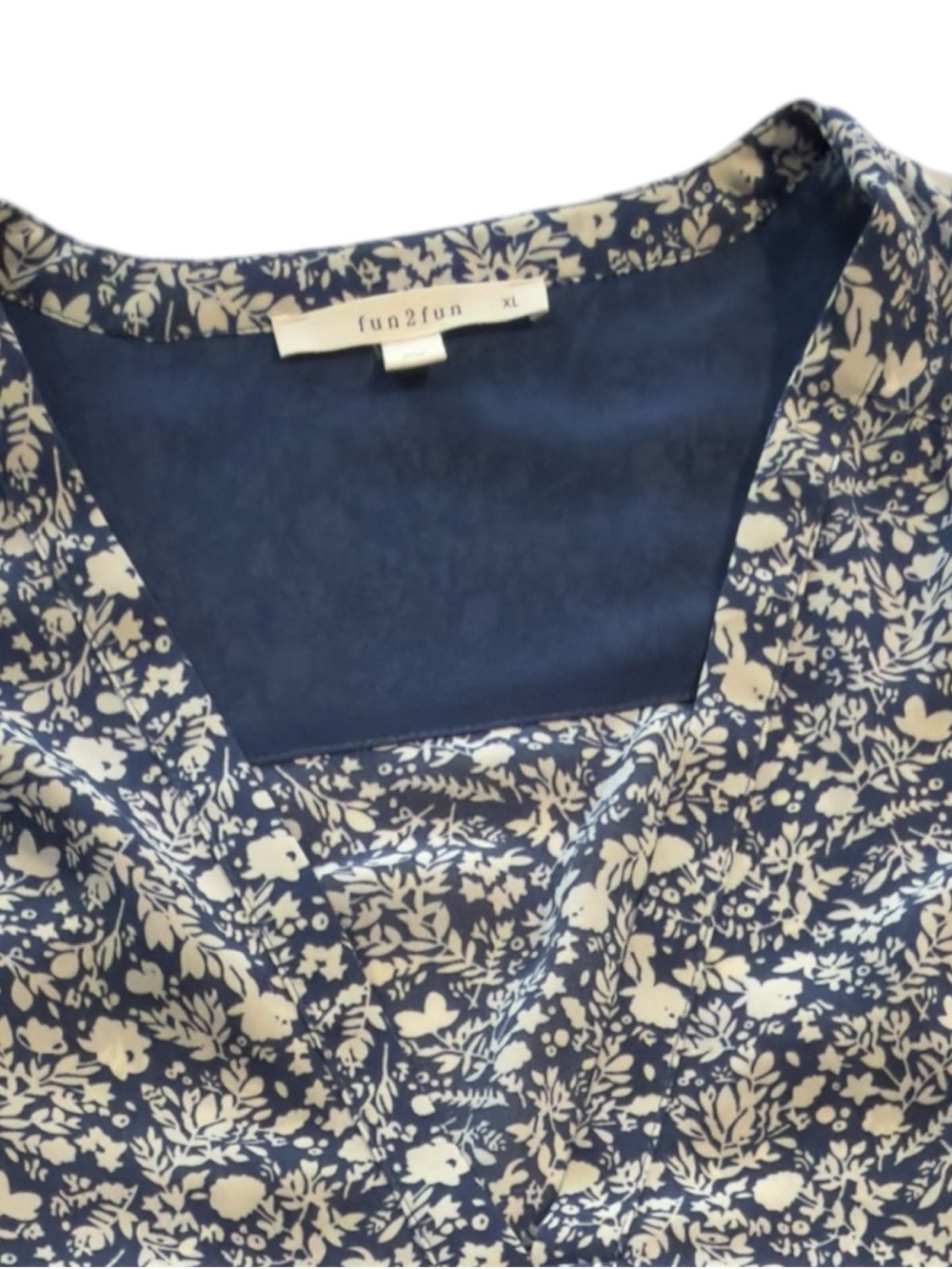 Stitch Fix fun2fun Women’s XL Blue & White Short Sleeve Pleated V Neck Blouse